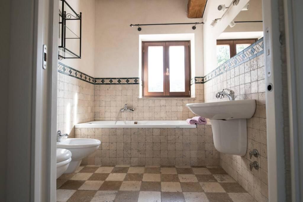 La Casa Vacanza Con Vista Panoramica Sui Vigneti Rotella ภายนอก รูปภาพ